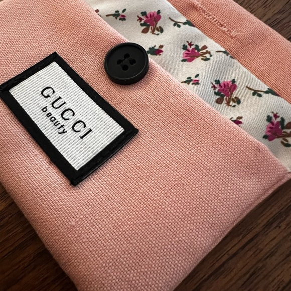 NEW Gucci Beauty Comb Flora with Pouch Pink GWP - Picture 4 of 6